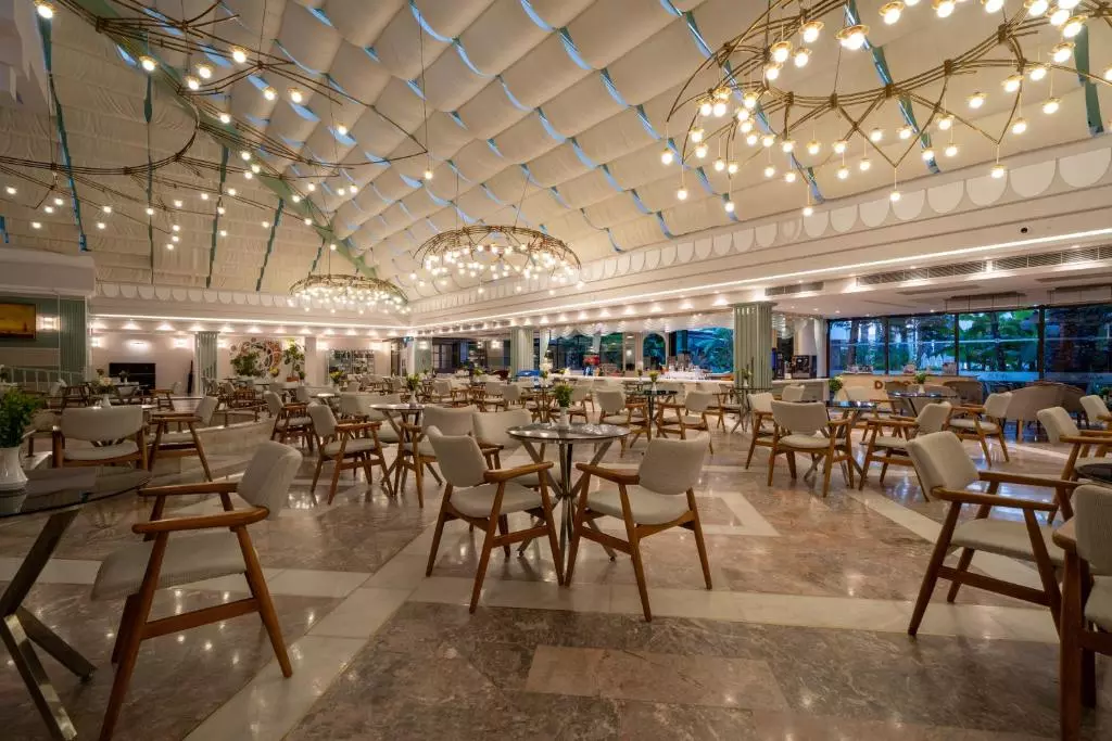 رستوران هتل آکوا